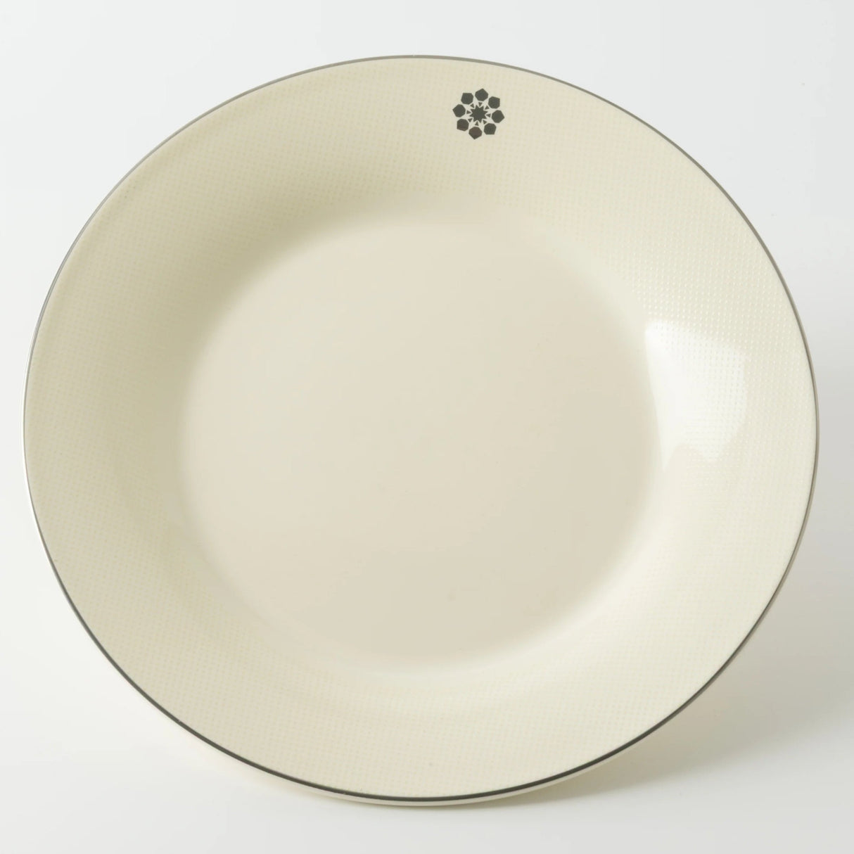 Otantik Mirral Premium 18 - Piece Porcelain Dinnerware Set – White with Silver Detailing - Al Kabayel Discount CentreOtantik Mirral Premium 18 - Piece Porcelain Dinnerware Set – White with Silver DetailingDinnerware SetsOTANTIKAl Kabayel Discount Centre