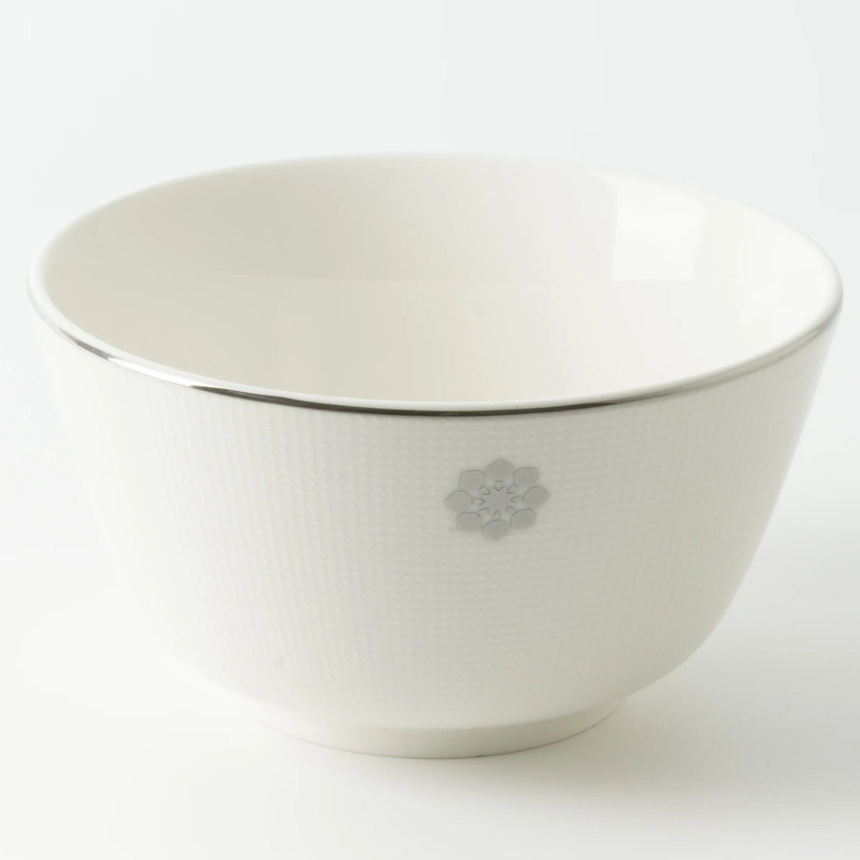 Otantik Mirral Premium 18 - Piece Porcelain Dinnerware Set – White with Silver Detailing - Al Kabayel Discount CentreOtantik Mirral Premium 18 - Piece Porcelain Dinnerware Set – White with Silver DetailingDinnerware SetsOTANTIKAl Kabayel Discount Centre