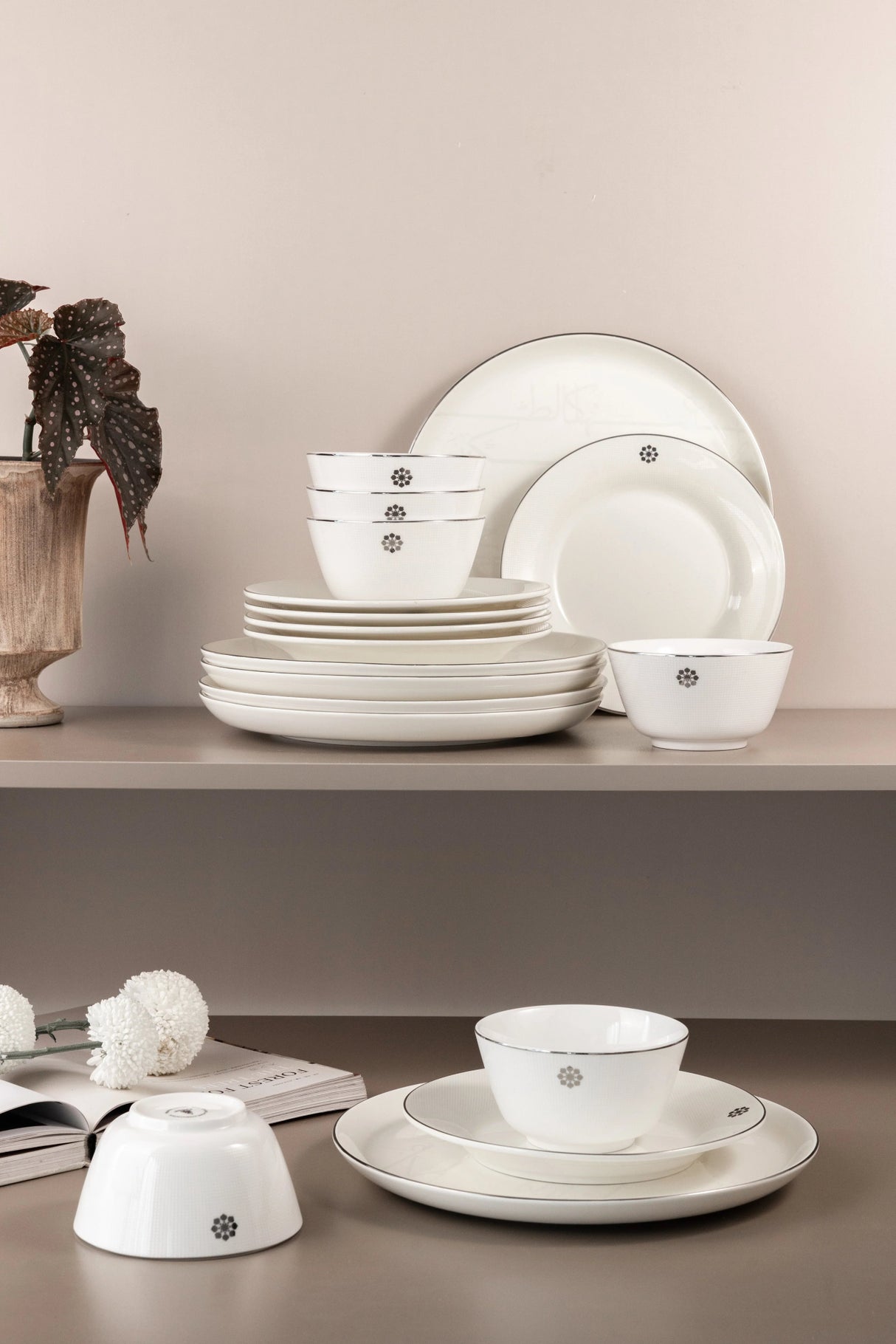 Otantik Mirral Premium 18 - Piece Porcelain Dinnerware Set – White with Silver Detailing - Al Kabayel Discount CentreOtantik Mirral Premium 18 - Piece Porcelain Dinnerware Set – White with Silver DetailingDinnerware SetsOTANTIKAl Kabayel Discount Centre