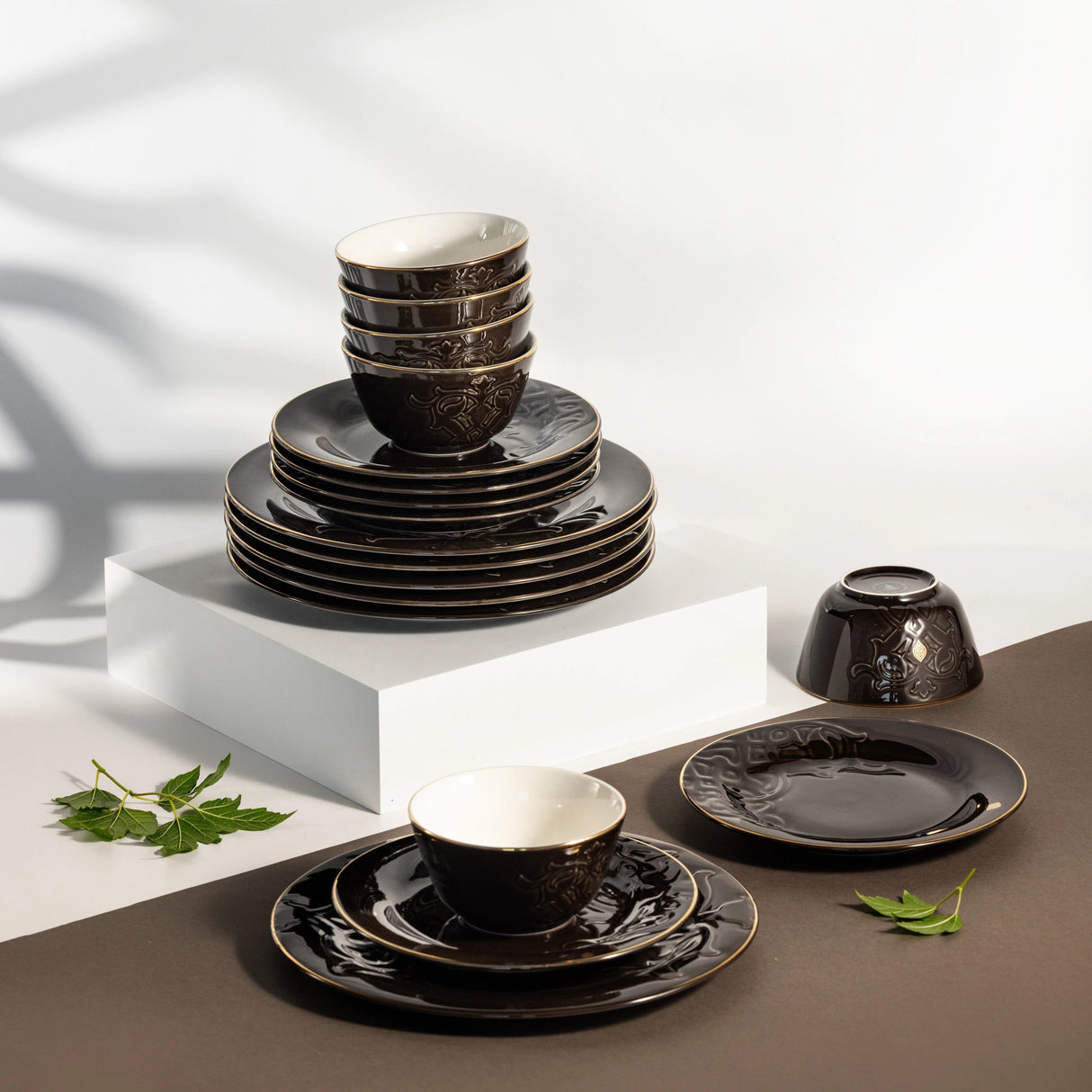 Otantik Naqsh 18pcs Porcelain Dinner Set Includes 10.5" Plate 6pcs+ 7.5" Plate 6pcs+4.75" Bowl 6pcs, Black/Gold - ET2994 - Al Kabayel Discount CentreOtantik Naqsh 18pcs Porcelain Dinner Set Includes 10.5" Plate 6pcs+ 7.5" Plate 6pcs+4.75" Bowl 6pcs, Black/Gold - ET2994Dinnerware SetsOTANTIKAl Kabayel Discount Centre