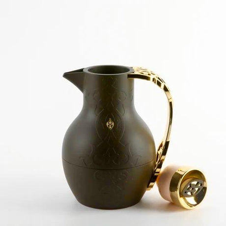 Otantik Naqsh One Vacuum Flask 1 Liter for Tea and Coffee – Dark Brown & Gold - Al Kabayel Discount CentreOtantik Naqsh One Vacuum Flask 1 Liter for Tea and Coffee – Dark Brown & GoldThermosOTANTIKAl Kabayel Discount Centre