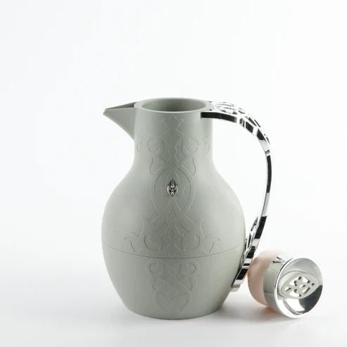 Otantik Naqsh One Vacuum Flask 1 Liter for Tea and Coffee – Grey & Silver - Al Kabayel Discount CentreOtantik Naqsh One Vacuum Flask 1 Liter for Tea and Coffee – Grey & SilverThermosOTANTIKAl Kabayel Discount Centre