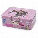 Pink Metal Tin Box – Vintage Sewing Design | 12.5 × 9 cm - Al Kabayel Discount CentrePink Metal Tin Box – Vintage Sewing Design | 12.5 × 9 cmJars & Food SaversAKDCAl Kabayel Discount Centre