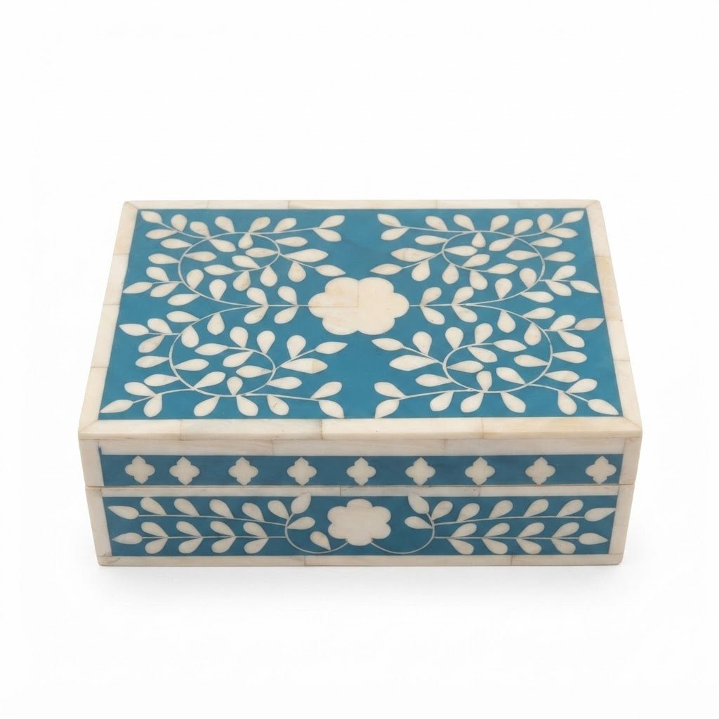 Plastic Coated Cardboard Jewellery Box - 18×12 cm - Red / Blue - Al Kabayel Discount CentrePlastic Coated Cardboard Jewellery Box - 18×12 cm - Red / BlueOrganizers & AccessoriesAKDCAl Kabayel Discount Centre