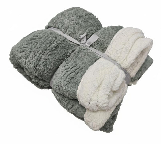 Ultmate Nature - Inspired Soft Flannel Blanket, Cozy & Warm – 200×180 cm, Green with White Border - Al Kabayel Discount CentreUltmate Nature - Inspired Soft Flannel Blanket, Cozy & Warm – 200×180 cm, Green with White BorderBeddingULTMATEAl Kabayel Discount Centre