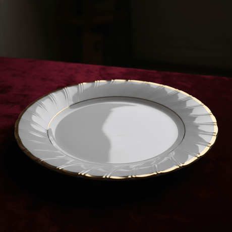 Yamatsu White Porcelain Meat Plate with Gold Rim — 9 Inch | Premium Dining Servingware - Al Kabayel Discount CentreYamatsu White Porcelain Meat Plate with Gold Rim — 9 Inch | Premium Dining ServingwarePlatesYAMATSUAl Kabayel Discount Centre